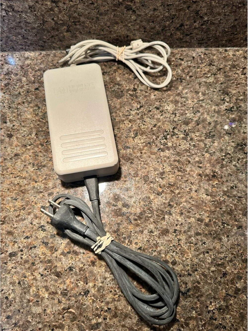 HP Hewlett Packard C6409-60014 AC Adapter 18V 1.1A